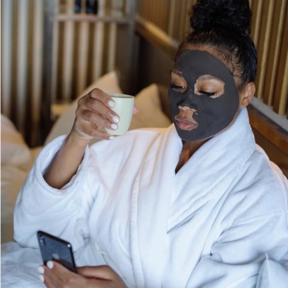 BENEATH YOUR MASK 3.4 Oz. Illuminate Clarifying Face Detox Mask In Default Title - Picture 3 of 5